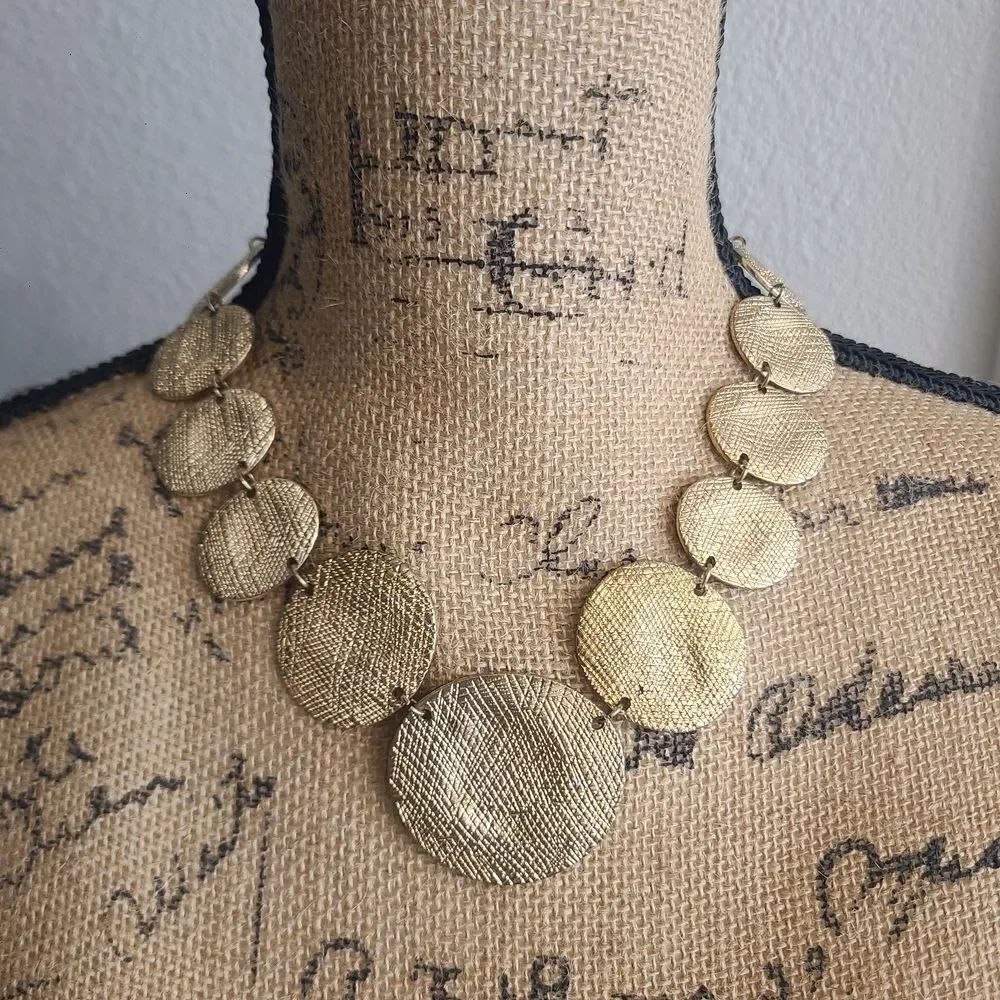 Elegant Gold Necklace